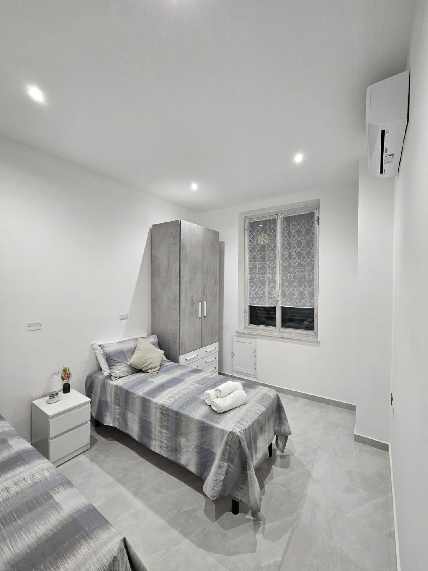 Apartment In Centro A 250m Stazione Di Principe
